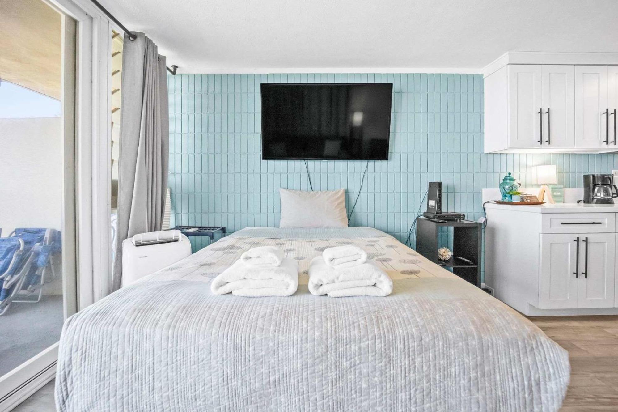 Beautiful Beachfront Condo Laie Екстер'єр фото