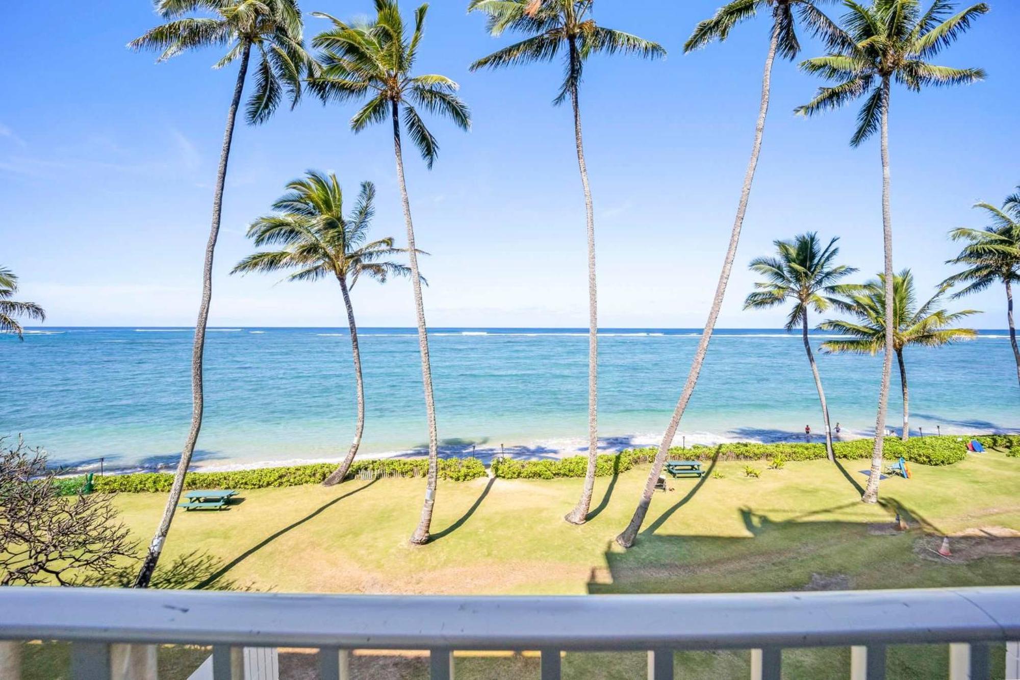 Beautiful Beachfront Condo Laie Екстер'єр фото